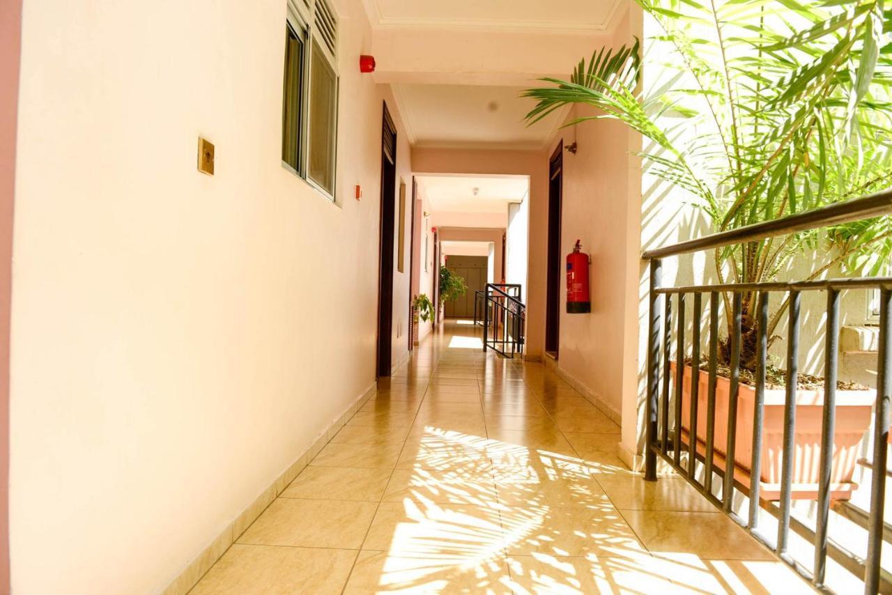Room In Bb - Enjoy You Vacation Wail Staying In This Single Room Fit For 2 People Kigali Buitenkant foto