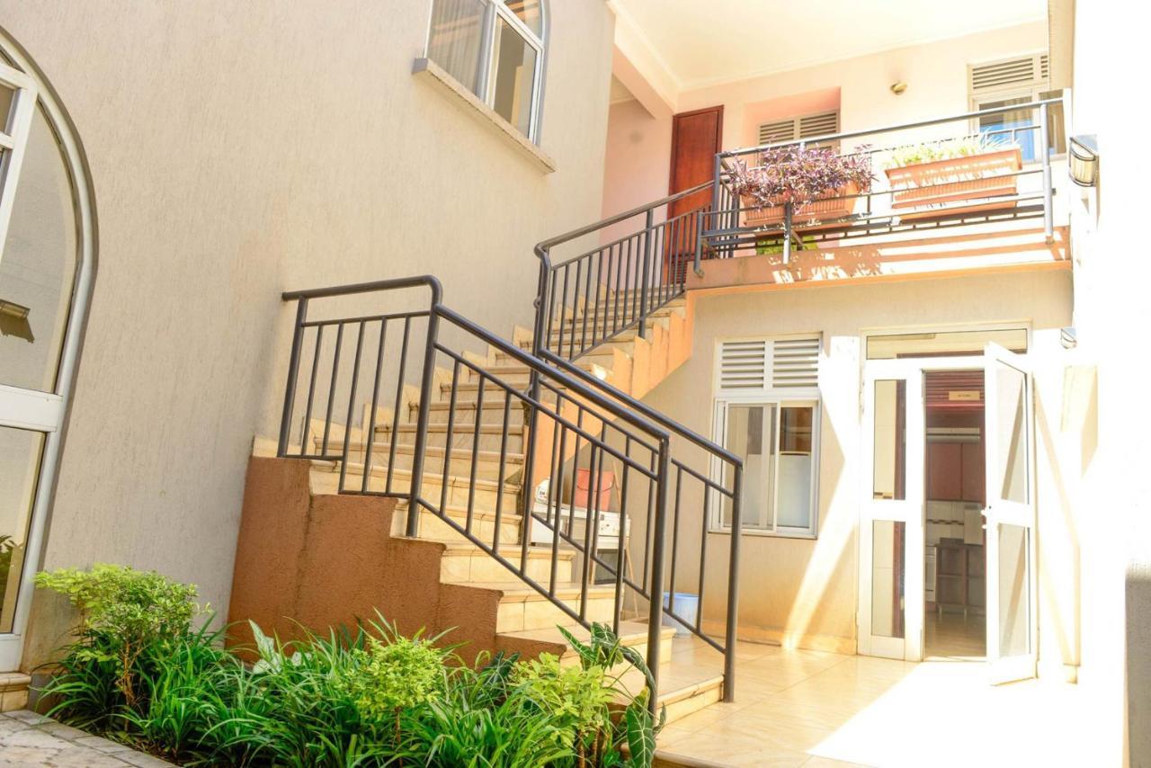 Room In Bb - Enjoy You Vacation Wail Staying In This Single Room Fit For 2 People Kigali Buitenkant foto